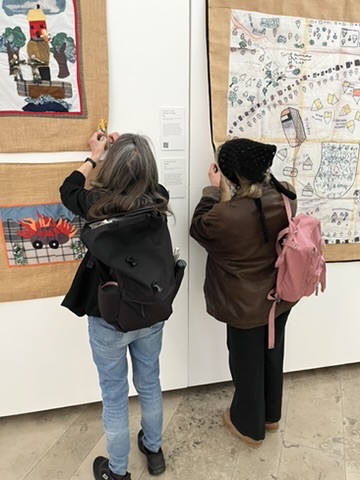Roberta showing students the hessian backing (Photo: Claire Wright)